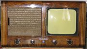 Deutscher Fernseh-Einheitsempfänger E1 von 1939 mit erster Rechteckbildröhre der Welt