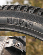 Fahrrad-Winterreifen mit dem Schriftzug „Nokia“