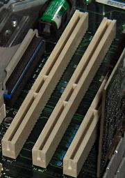 64-Bit-PCI-X-Steckplätze.