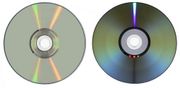 Die beiden grundsätzlichen DVD-Gruppen lassen sich anhand der Farbe ihrer Rückseite unterscheiden.