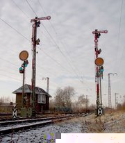 Form-Vor- und -Hauptsignale eines Bahnhofs der DB