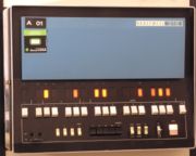 H316-Frontansicht: Rechner ist eingeschaltet, der Prozessor ist angehalten.