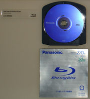 Blu-ray-Disc-Rohlinge LM-BRM50 von Panasonic. Dual Layer Discs BD-RE mit 50 GB Fassungsvermögen eingebettet in Cartridge.