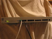 Netzwerkswitch – ganz rechts eine MDI-X-Buchse