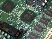 Intel i740 Grafikchip auf einem Mainboard