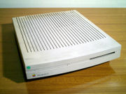 Macintosh LC mit typischer pizza box-Form