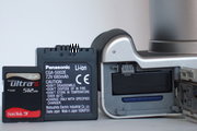 Batterie-Fach und Speicher- Karten-Slot der FZ20