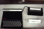 ZX81 mit angeschlossenem Zubehör (16K-Speichererweiterung und Thermodrucker)