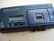 Sony NT-1 Recorder, das erste von insgesamt zwei verschiedenen Modellen. Markteinführung ca. 1992.