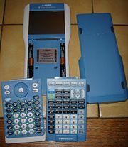 Der TI-nspire mit Abdeckung und den beiden Tastaturen