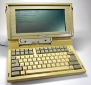 Mit dem T1100 führte 1985 Toshiba die Bezeichnung Notebook in Deutschland ein.