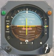 künstlicher Horizont - mit Warnlämpchen für DH - Decision Height - Entscheidungshöhe, Flight Director Bar