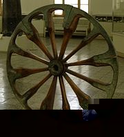 Vor dem Streitwagen steht die Erfindung des Rades.