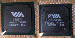 Die Southbridge 82C686A und die Northbridge VT8371 bildeten zusammen den ersten AMD Athlon-Chipsatz KX133 von VIA Technologies.