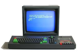 Amstrad CPC 464, mit CTM644 Farbmonitor